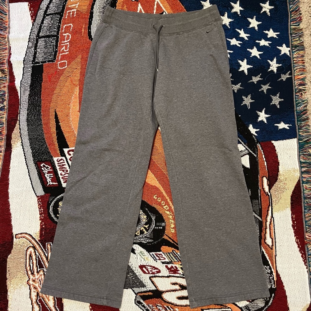 Nike Women’s Wide Leg Sweatpants (L)